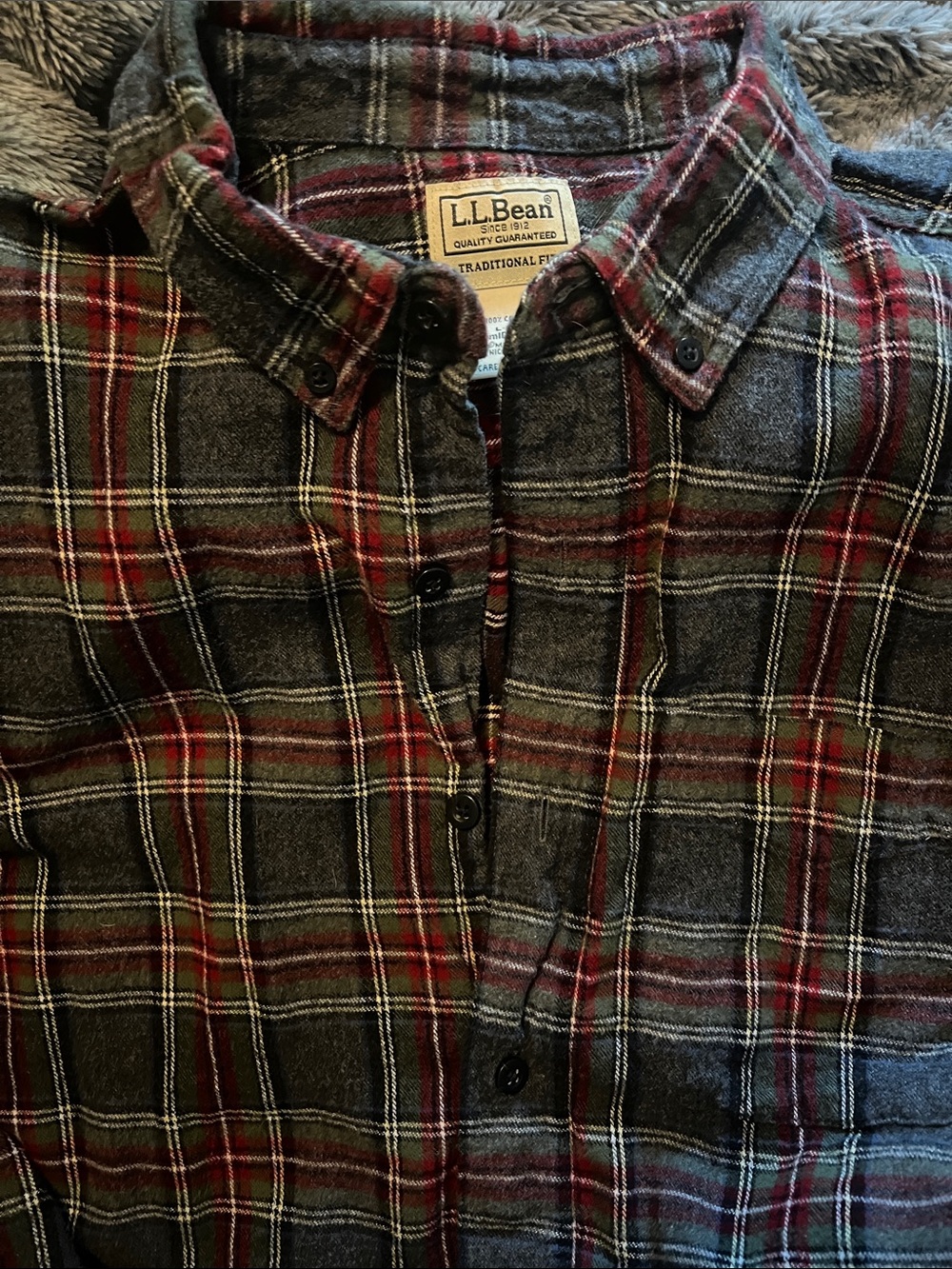 L.L. Bean Men's Dark Gray, Red and Green Plaid Button-Down Shirt 100% cotton